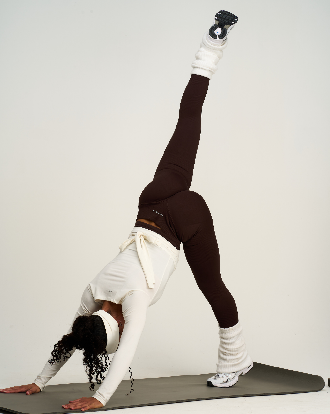 Elevate™ Sculpting Mid Waist Scrunch Leggings | Coffee