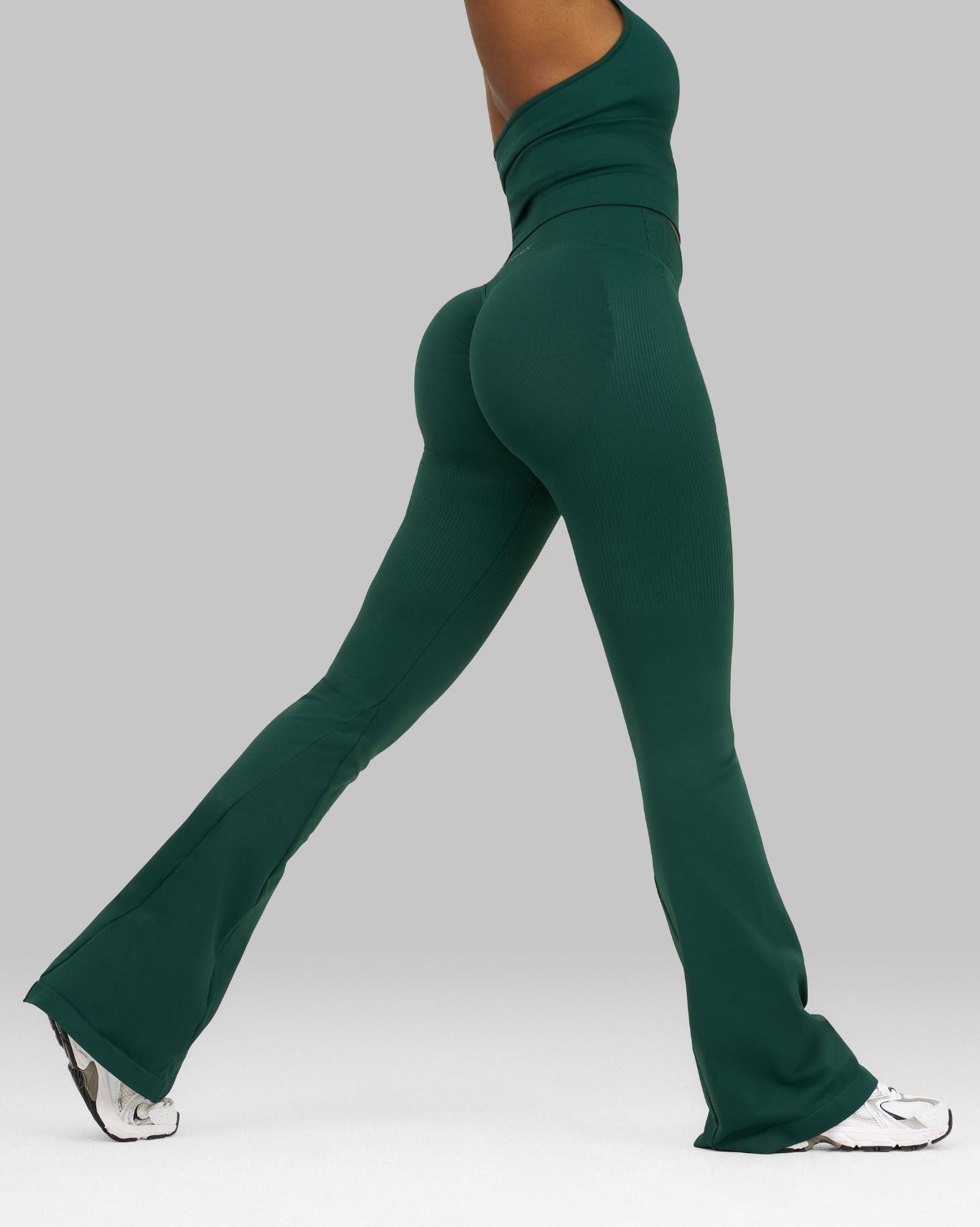 Rachel is 165cm and wears a size XS (Regular).
