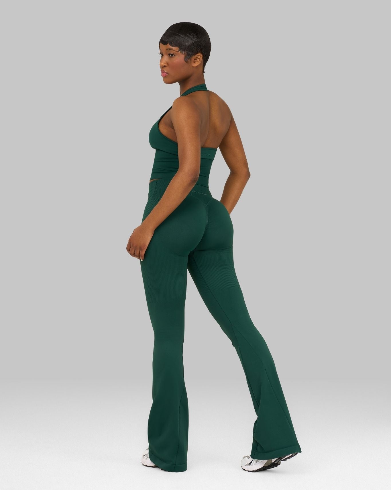 Elevate™ Sculpting Mid V-Waist Scrunch Flare | Pine Green
