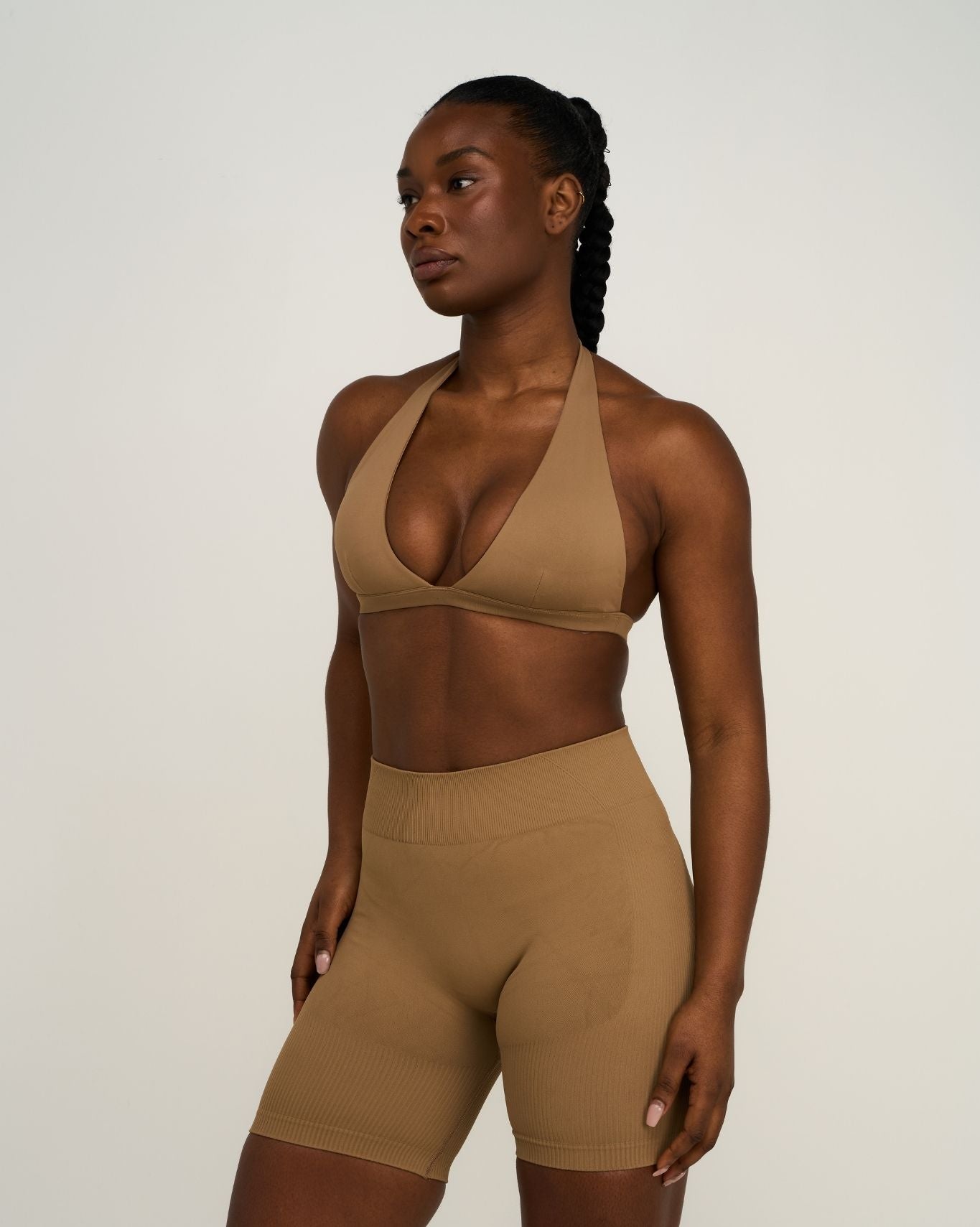 Elevate™ Sculpting Seamless V-Neck Halter Bra | Toffee