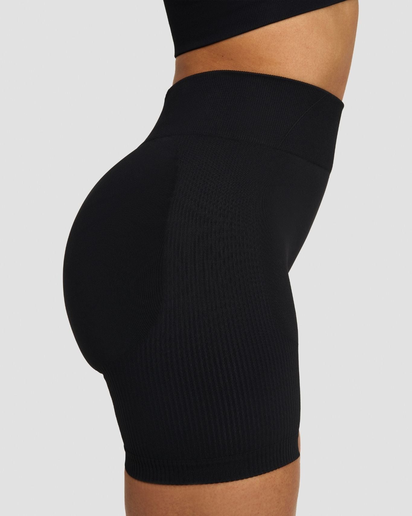 Elevate™ Sculpting Mid Waist Scrunch Shorts | Night Black