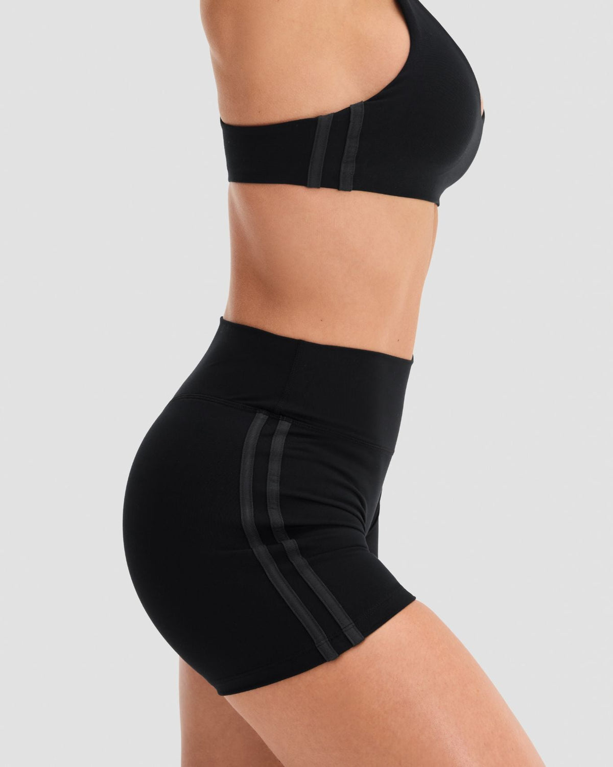 Essence Mid Waist 4" Stripe Short | Night Black