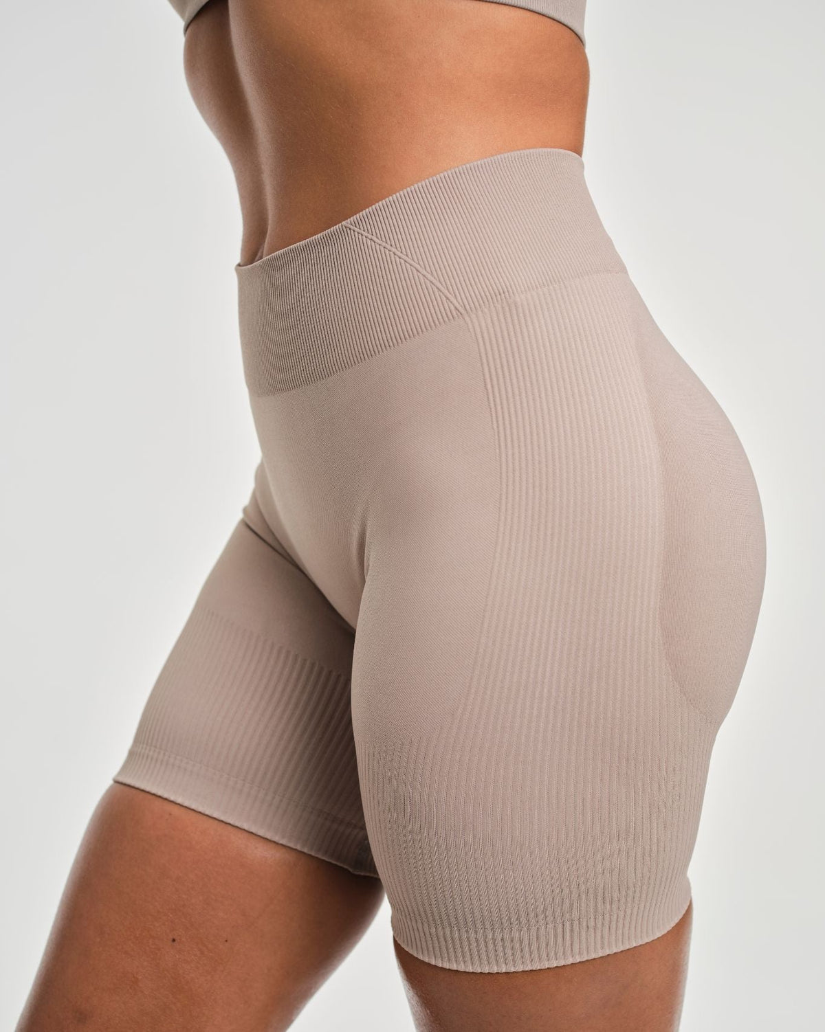 Elevate™ Sculpting Mid Waist Scrunch Shorts | Latte