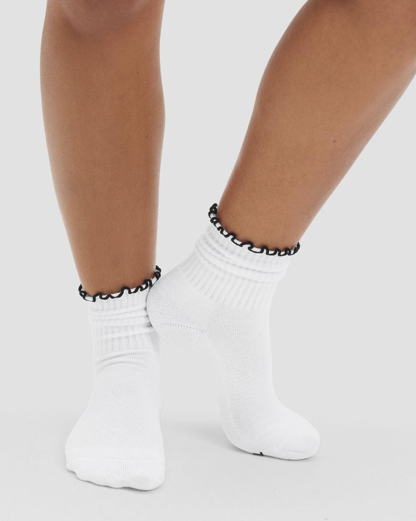 THRIVIN Frill Ruffle Socks | Night Black
