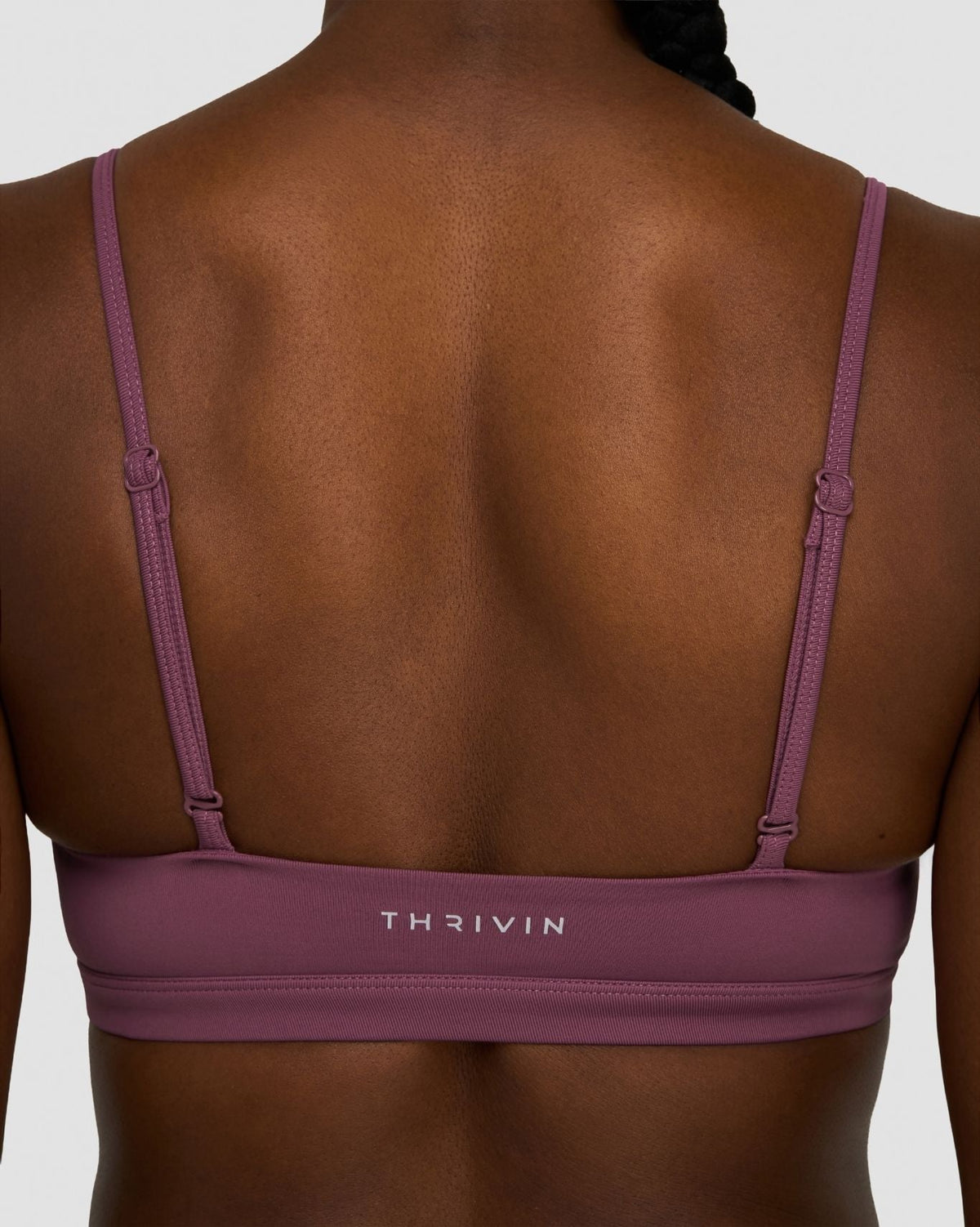 The Max Effort 2-Piece Bundle, back close-up of the Orchid Mauve bra's thin straps, adjustable sliders and THRIVIN logo band