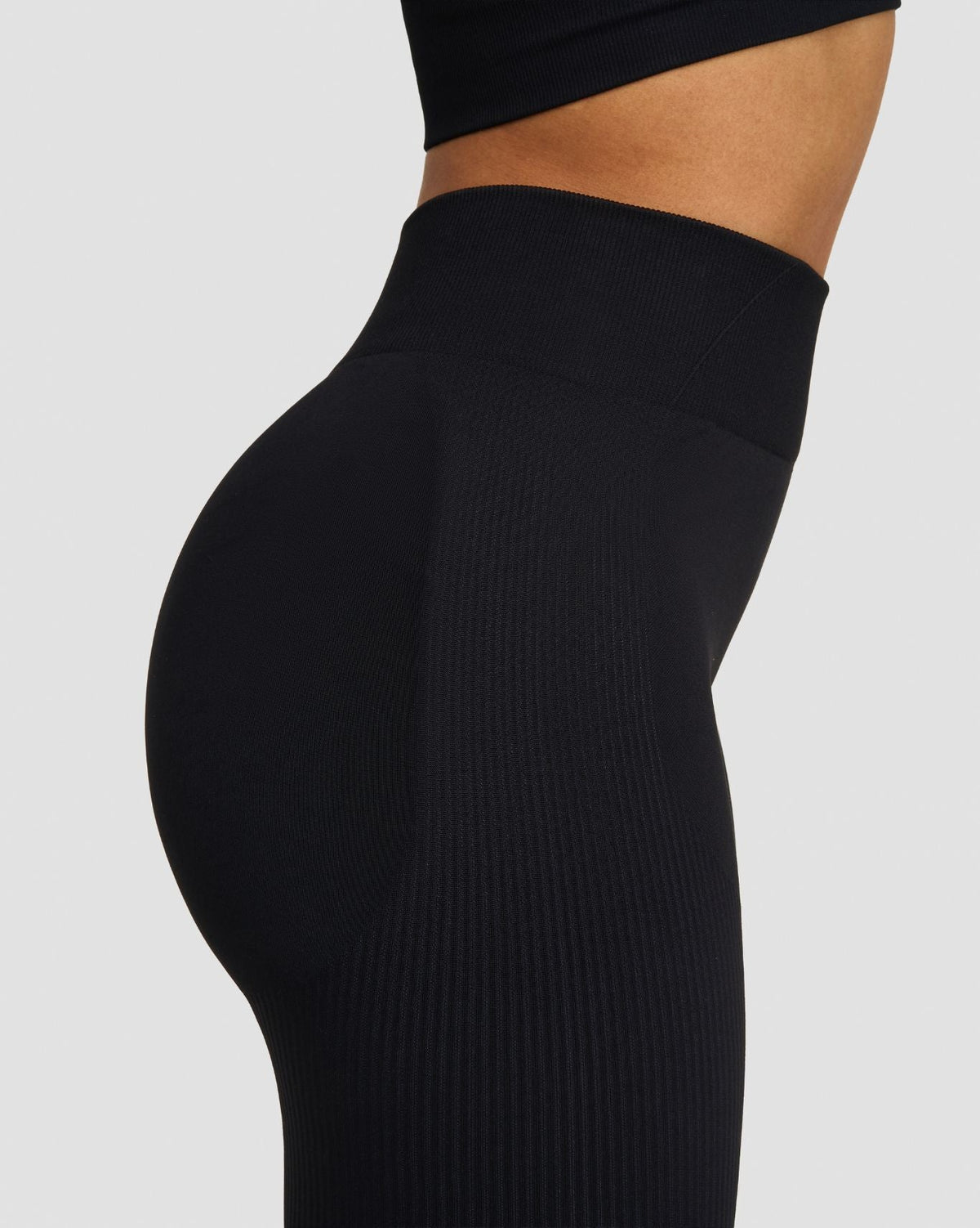 Elevate™ Sculpting Mid Waist Scrunch Leggings | Night Black