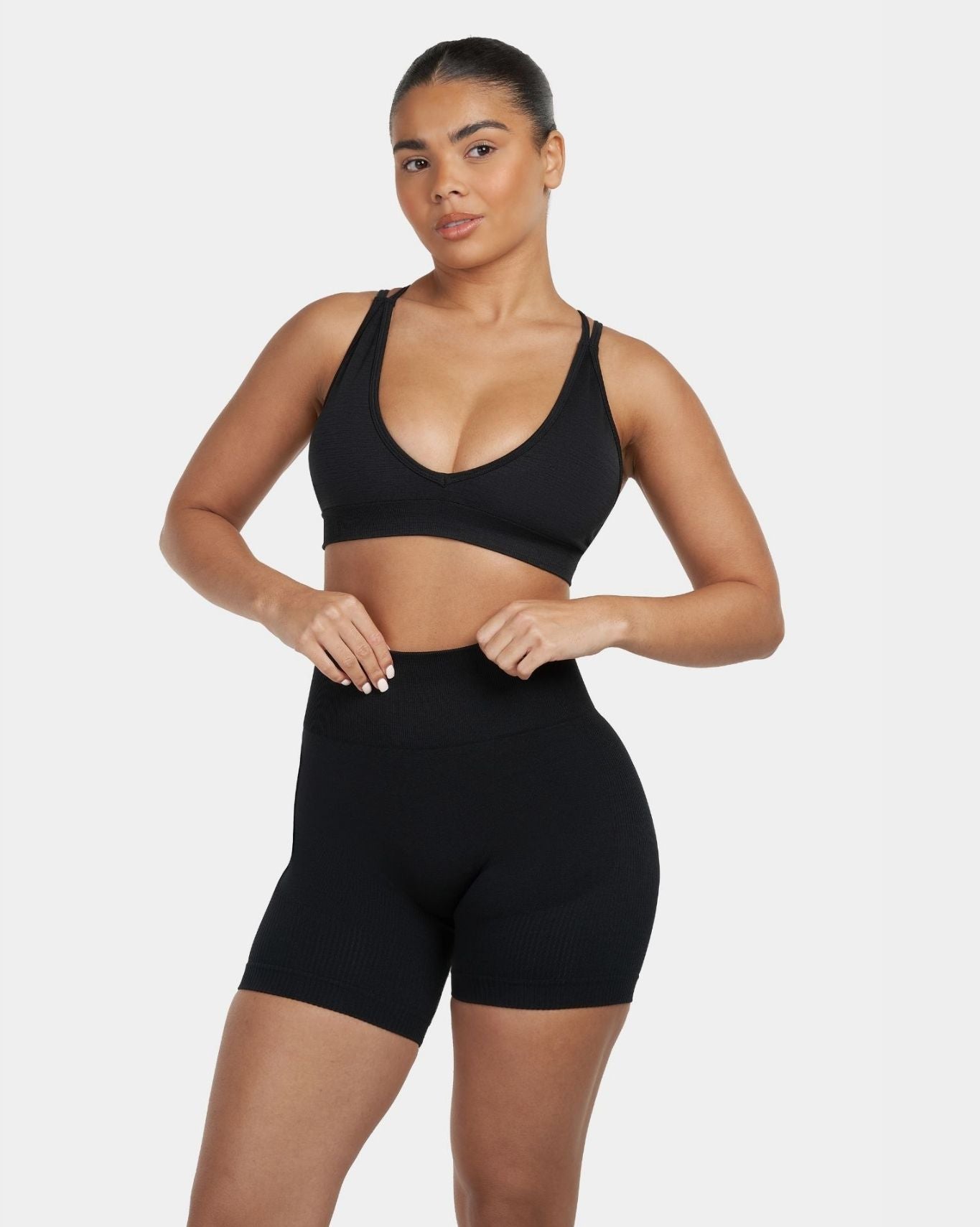 V-Neck Sculpt Seamless Bra | Night Black