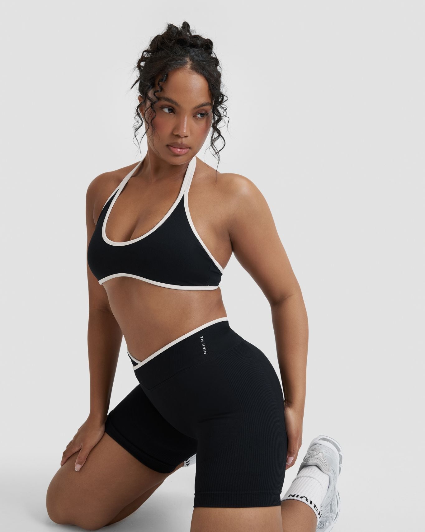 Elevate™ Outline Halterneck Bra | Night Black