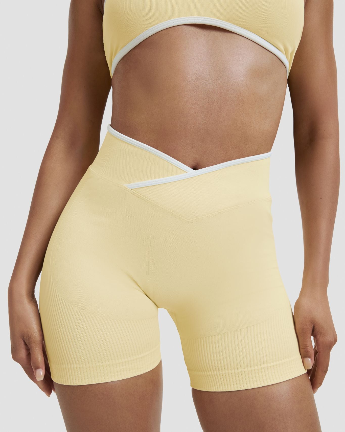 Elevate™ Outline Short Scrunch Shorts | Golden Butter