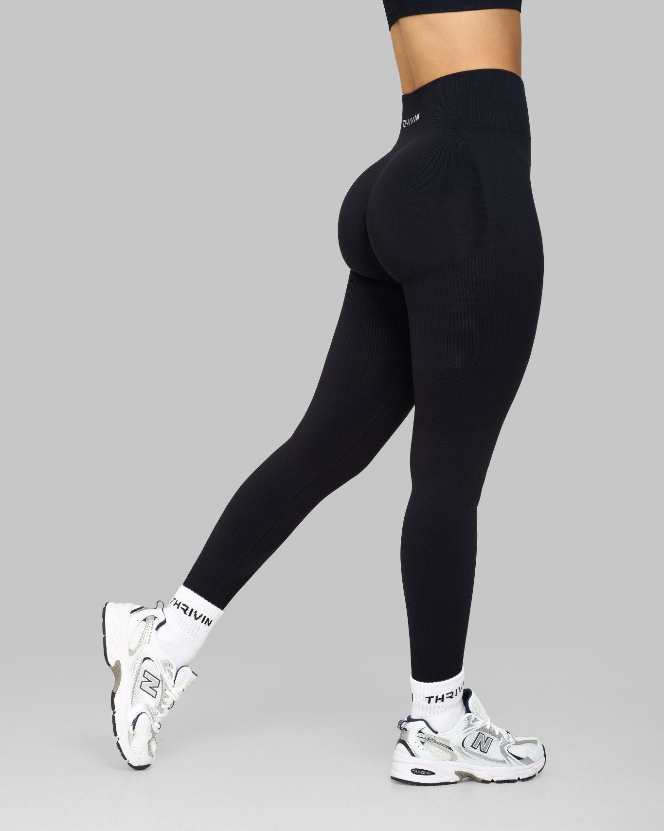 Alex is 165cm and wears a size S.