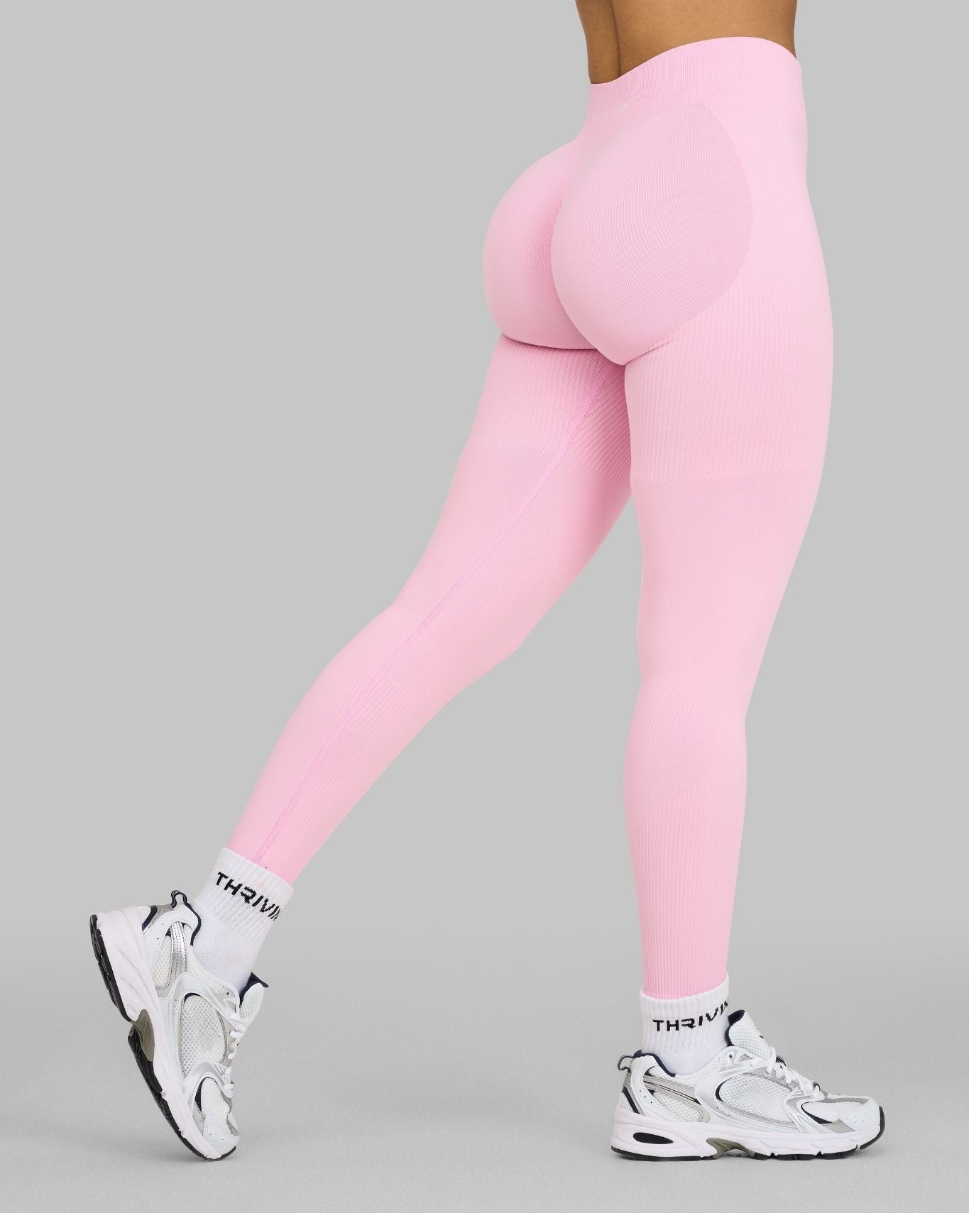Lottie is 160 cm and wears a size XS.