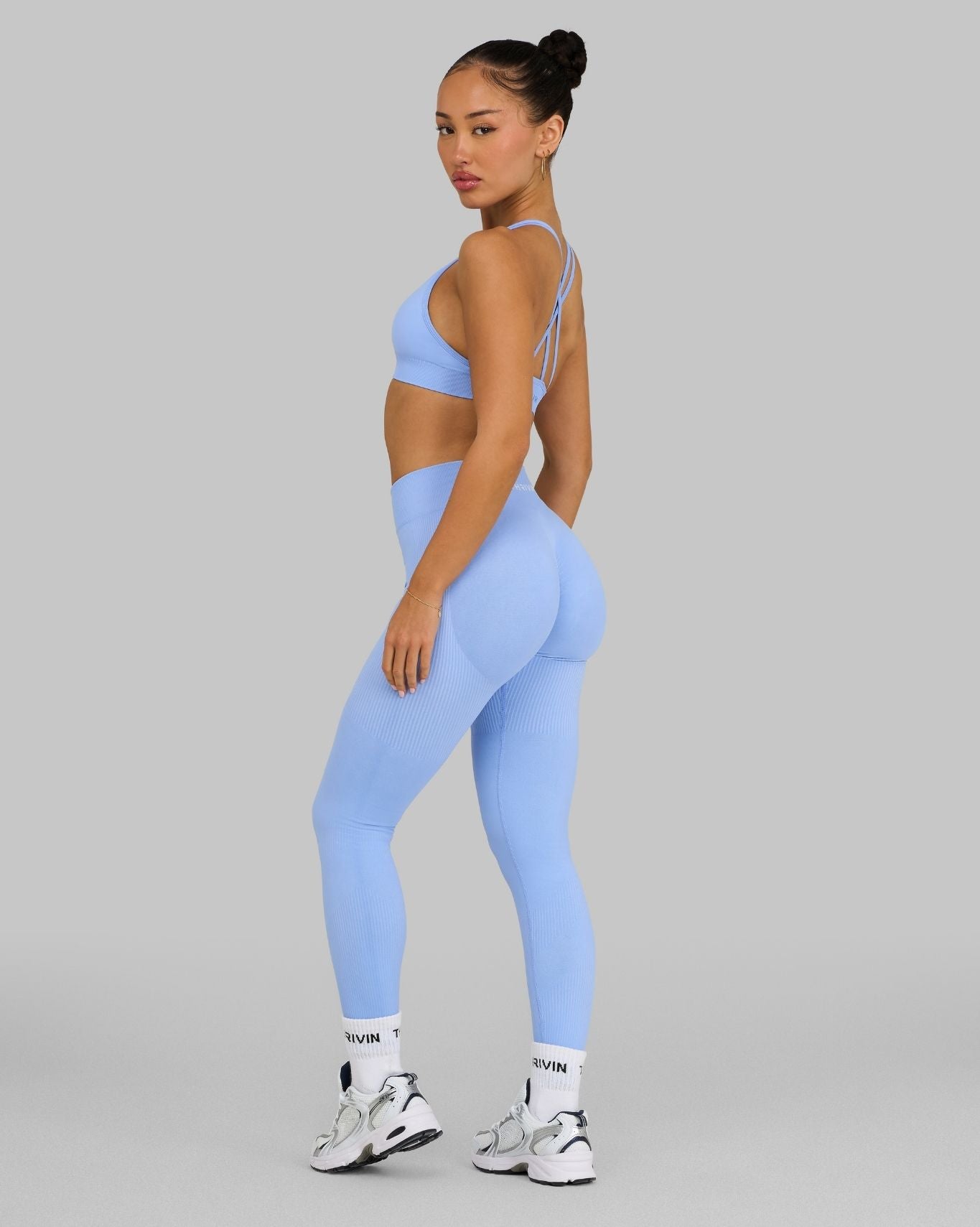 Elevate™ Sculpting Mid Waist Scrunch Leggings | Glacier